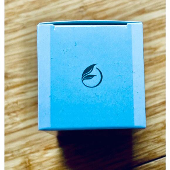 Ana María Facial Serum Hyaluronic Acid BORĒALINE Aurora AHA Niacinamide 10% - Picture 5 of 6